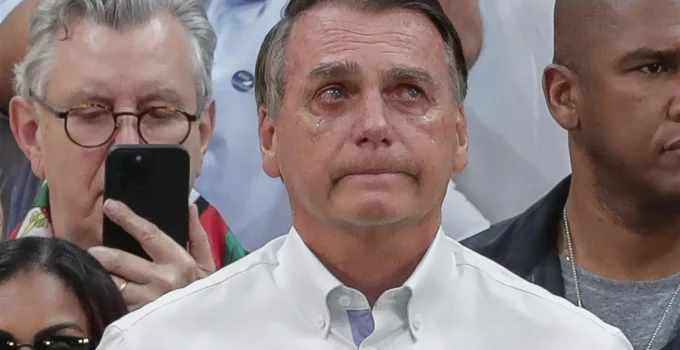 Bolsonaro teve crise de soluços por 36 horas e precisou de doses extras de medicamento