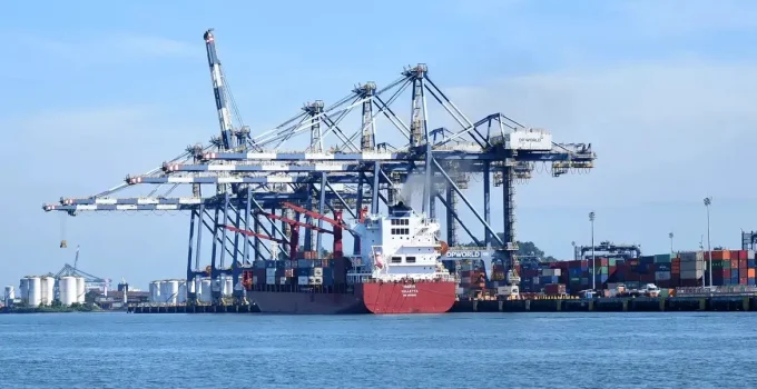 Governo busca ampliar isenções de tarifas dos EUA e destina R$ 130 milhões para exportações