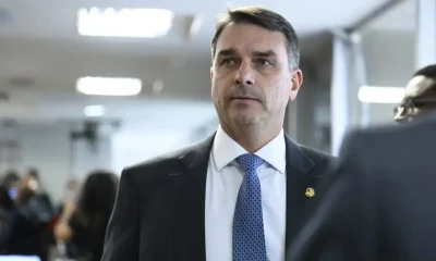 Flávio Bolsonaro critica custo de vida e diz que brasileiros parcelam até pizza