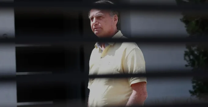 Um ano de silêncio digital: Bolsonaro completa 12 meses fora das redes sociais