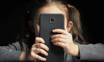 França aprova proibição de redes sociais para menores de 15 anos