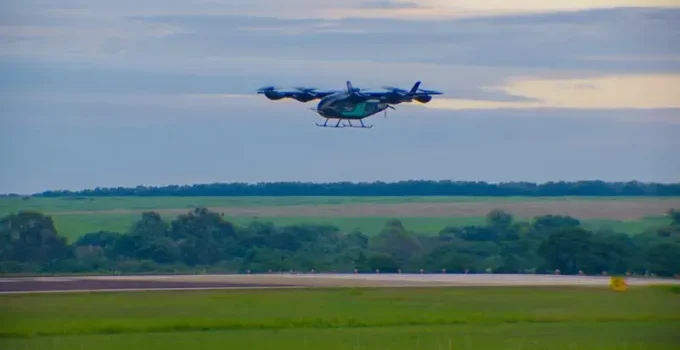 Carro voador da Embraer avança em regulamentação e fecha novos acordos de venda