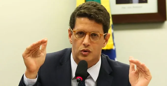 Salles afirma não ser "burrinho de presépio" de Bolsonaro e critica Flávio