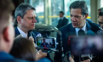Tarcísio de Freitas ironiza Haddad e o chama de 'melhor ministro da Fazenda do Paraguai'