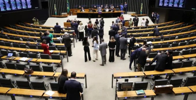 Câmara diz ao STF que indicações de emendas seguiram a lei