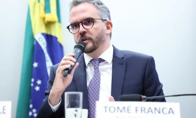 Governo defende abertura do mercado aéreo a empresas estrangeiras para baratear voos