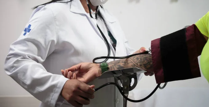 Emendas parlamentares priorizam infraestrutura em detrimento de equipamentos médicos no SUS