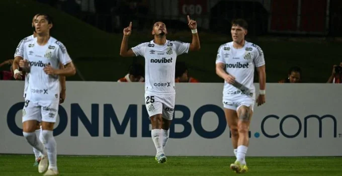 Futebol retorna à Venezuela com vitória do Santos em clima de comoção Futebol retorna à Venezuela com vitória do Santos em clima de comoção
