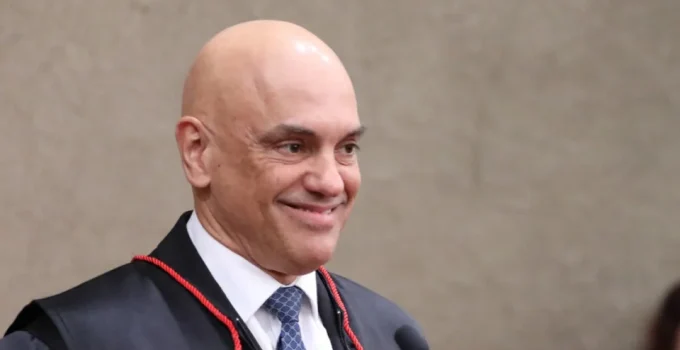 Decisões de Moraes contra Bolsonaro são vistas como estratégia política para sufocar o bolsonarismo