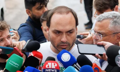 Carlos Bolsonaro compara rede de perfis de esquerda a "gabinete do ódio"