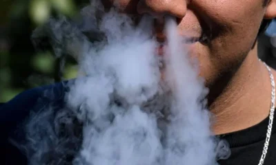 Espanha propõe banir cigarros em terraços e praias para proteger saúde pública