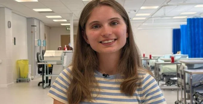 De paciente a médica: Jovem celebra formatura após vencer câncer em estágio avançado na adolescência