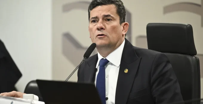 Moro aponta Flávio Bolsonaro como único capaz de derrotar Lula em 2026 Moro aponta Flávio Bolsonaro como único capaz de derrotar Lula em 2026
