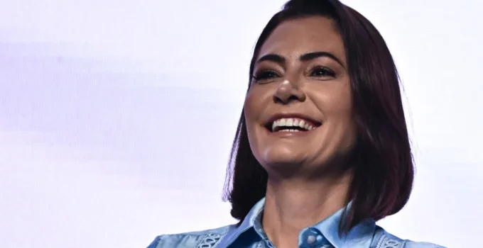 Irmão de Michelle Bolsonaro rebate Eduardo Bolsonaro após crítica à ex-primeira-dama