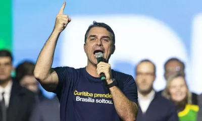Flávio Bolsonaro ataca diretor da PF e o chama de "pau-mandado de Lula"