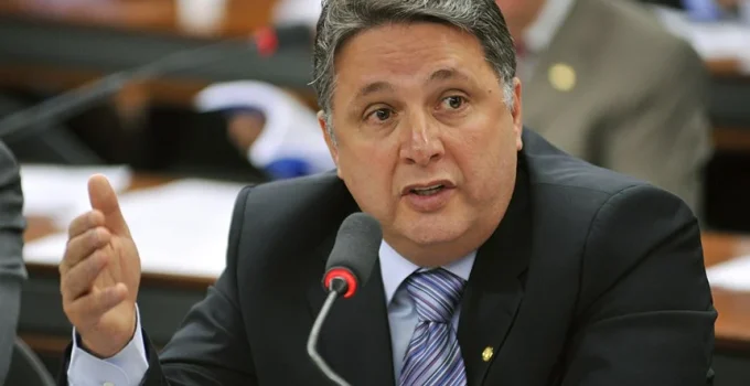 PL cogita abrir mão de candidato no Rio para selar apoio nacional do Republicanos