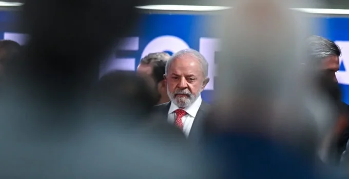 Lula chama Bolsonaro de "imbecil" ao defender BNDES e defender indústria de defesa