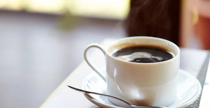 Cafeína pode mitigar efeitos da privação de sono na memória, sugere estudo