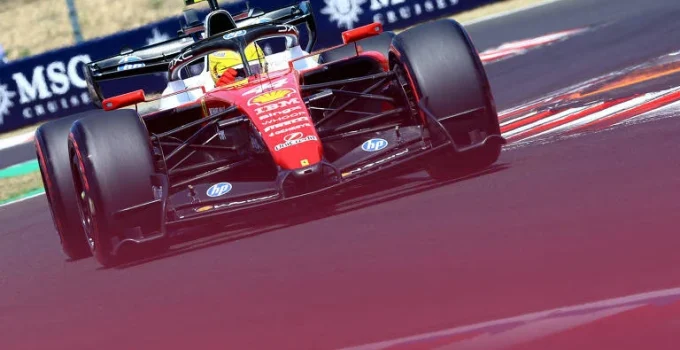 Hamilton volta à Hungria na briga pelo título um ano após se autodeclarar ‘inútil’ Hamilton volta à Hungria na briga pelo título um ano após se autodeclarar 'inútil'
