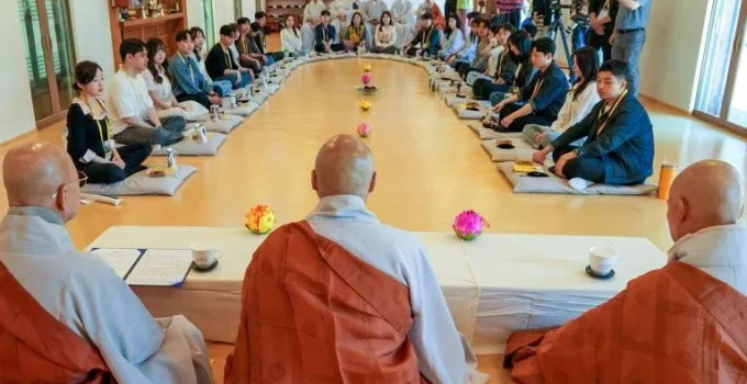 Templo budista na Coreia do Sul promove retiros para unir solteiros e combater a crise de natalidade Templo budista na Coreia do Sul promove retiros para unir solteiros e combater a crise de natalidade