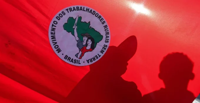 Líder do MST critica governo Lula 3 e diz que alguns candidatos querem a “morte” do movimento Líder do MST critica governo Lula 3 e diz que alguns candidatos querem a "morte" do movimento