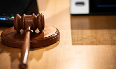 Ex-juiz é denunciado por emprestar celular a presos e violar sigilo