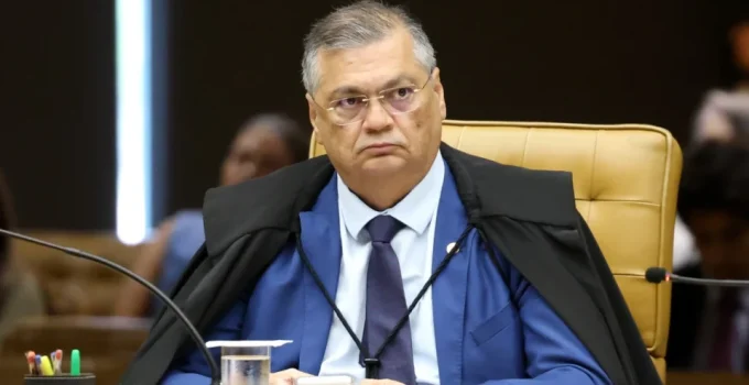 Dino dá prazo de 10 dias para governo e Congresso definirem responsabilidades sobre emendas parlamentares Dino dá prazo de 10 dias para governo e Congresso definirem responsabilidades sobre emendas parlamentares