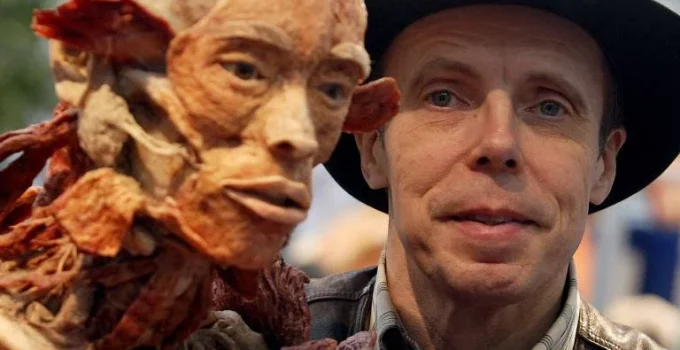 Gunther von Hagens, o controverso 'Dr. Morte' das exposições de corpos plastificados, morre aos 81 anos