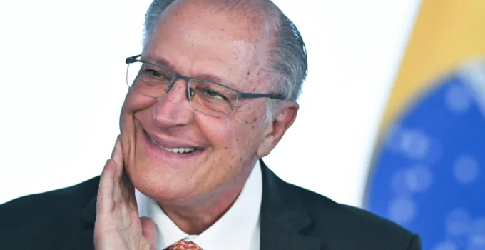 PSB oficializa Geraldo Alckmin como vice na chapa de Lula à reeleição PSB oficializa Geraldo Alckmin como vice na chapa de Lula à reeleição
