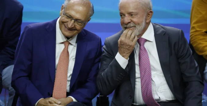 Lula afirma que vencerá eleição mesmo com erros, exalta parceria com Alckmin Lula afirma que vencerá eleição mesmo com erros, exalta parceria com Alckmin