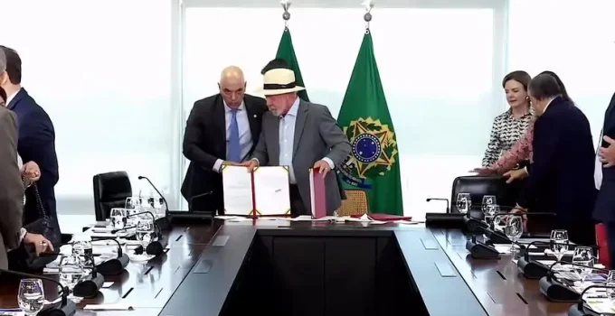 Lula convida Moraes para café após evento no Planalto em meio a novas tarifas dos EUA