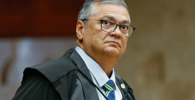 Dino alerta para 'totalitarismo' e 'trapaças' em ataques ao Judiciário
