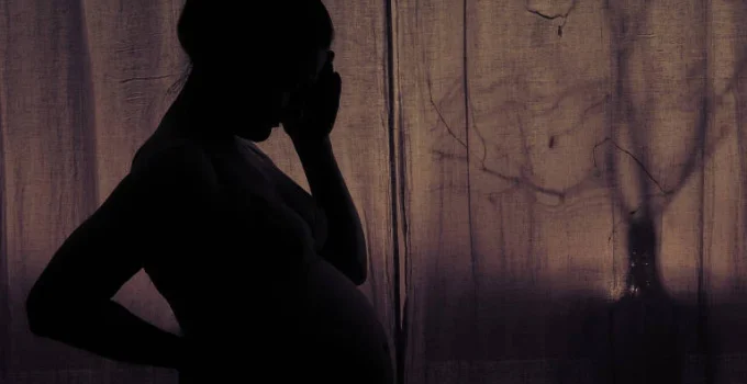 Negação de Gravidez: Caso de Cinco Bebês Mortos na França Expõe Transtorno Psicológico Pouco Compreendido Negação de Gravidez: Caso de Cinco Bebês Mortos na França Expõe Transtorno Psicológico Pouco Compreendido