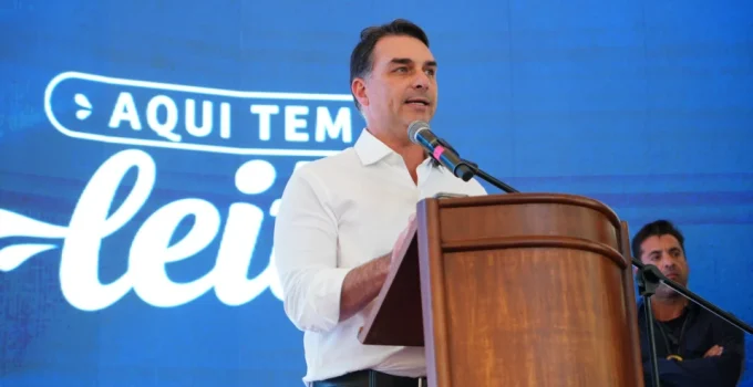 Flávio Bolsonaro mira vereadores para expandir base em São Paulo Flávio Bolsonaro mira vereadores para expandir base em São Paulo