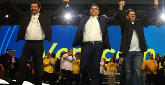 Flávio Bolsonaro acusa Lula de “vingança” contra São Paulo e critica indicações ao STF Flávio Bolsonaro acusa Lula de "vingança" contra São Paulo e critica indicações ao STF