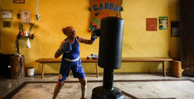 Boxe para Idosas: Força, Equilíbrio e Autoestima em Movimento no Bixiga Boxe para Idosas: Força, Equilíbrio e Autoestima em Movimento no Bixiga