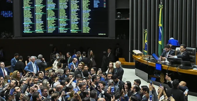 Congresso derruba metade dos vetos de Lula e STF se torna refúgio do governo Congresso derruba metade dos vetos de Lula e STF se torna refúgio do governo