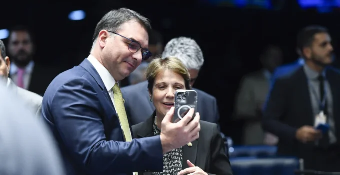 Tereza Cristina desmarca partido e declara apoio a Flávio Bolsonaro
