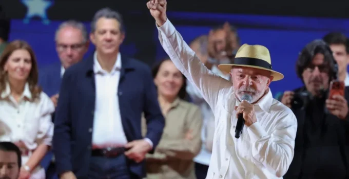 Lula aponta Haddad como sucessor e prevê futuro na Presidência