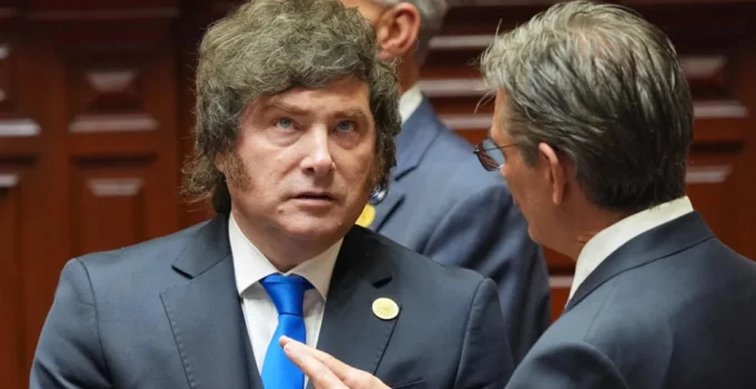 Milei ataca Lula novamente, acusa Brasil de interferir e o chama de 'ladrão'