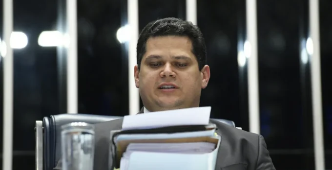 Conselho de Ética do Senado parado adia análise de denúncias contra senadores e Alcolumbre Conselho de Ética do Senado parado adia análise de denúncias contra senadores e Alcolumbre