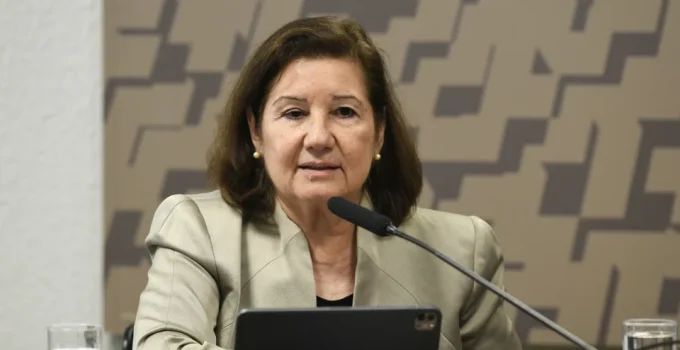 Crise diplomática entre Brasil e EUA se agrava com suspensão de visto de embaixadora