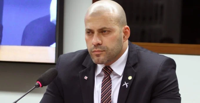 Moraes envia à PGR defesa de Daniel Silveira sobre vídeo com senador
