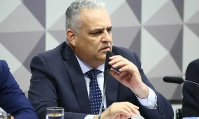 Vice de Flávio Bolsonaro defende policial: 'Não tinha autorização para morrer'