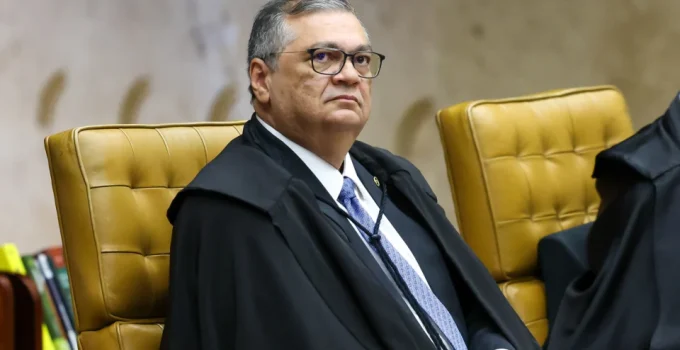 Lulinha é alvo de três inquéritos no STF sob suspeita de tráfico de influência