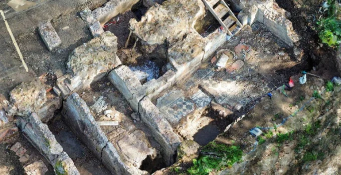 Arqueólogos descobrem possível quartel de bombeiros da Roma Antiga perto do Coliseu