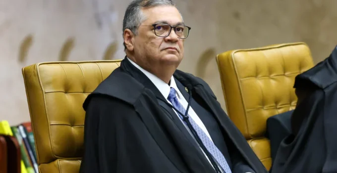 Lulinha é alvo de três investigações da PF por suspeita de tráfico de influência