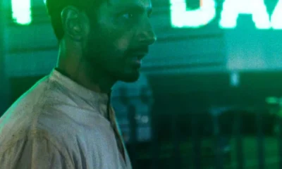 Novo Hamlet com Riz Ahmed estreia no Brasil e conquista a crítica especializada