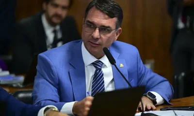 Flávio Bolsonaro planeja revogar Estatuto do Desarmamento e criar nova lei de armas