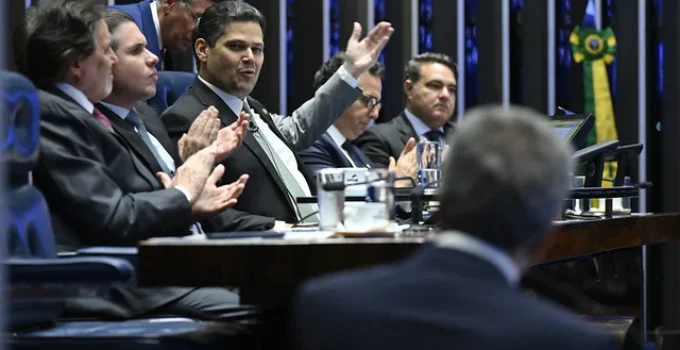 Centrão mira 2027: a estratégia de neutralidade para dominar o Congresso Centrão mira 2027: a estratégia de neutralidade para dominar o Congresso